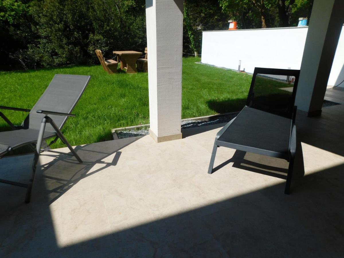 Active Chillax Oasis Apartments Ankaran Exteriör bild